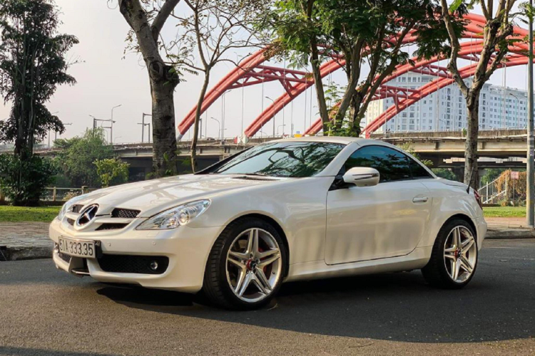 Xe sang Mercedes-Benz SLK 350 mui tran chi 888 trieu o Sai Gon-Hinh-9