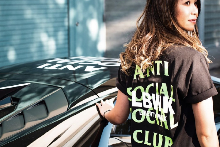Sieu xe Lamborghini Huracan khoac ao Anti Social Social Club-Hinh-3