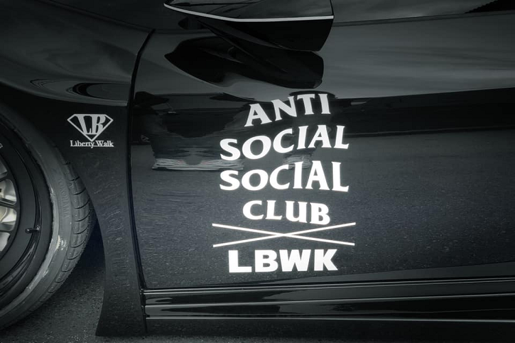 Sieu xe Lamborghini Huracan khoac ao Anti Social Social Club-Hinh-5