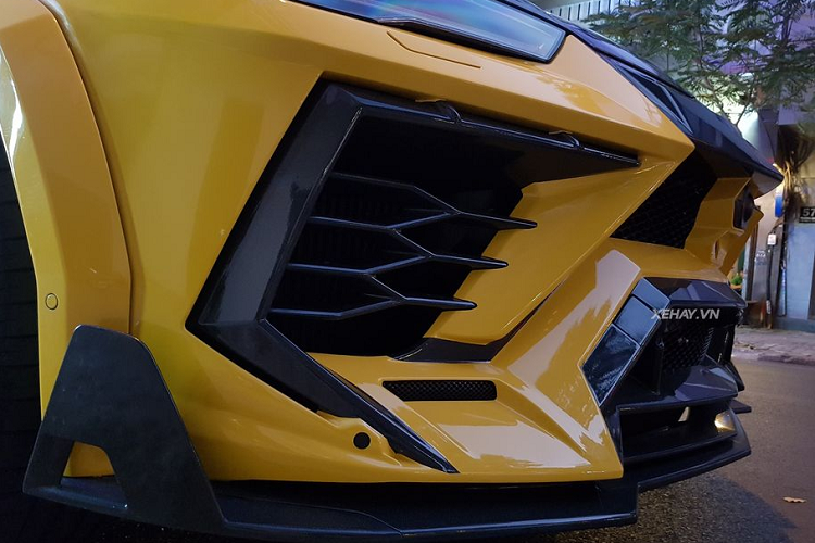 Lamborghini Urus do doc nhat Viet Nam lan banh o Sai Gon-Hinh-2