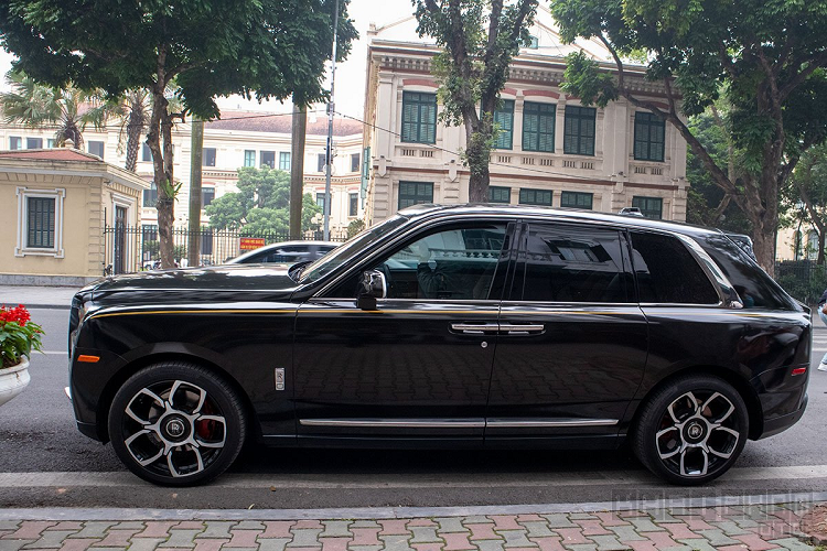 Rolls-Royce Cullinan hon 40 ty do Black Badge tai Ha Noi-Hinh-10