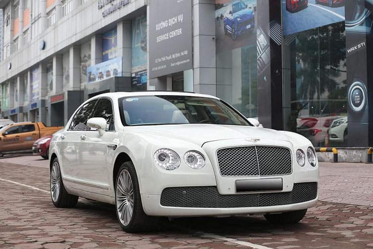 Can canh xe sang Bentley Flying Spur chi 3 ty dong o Ha Noi