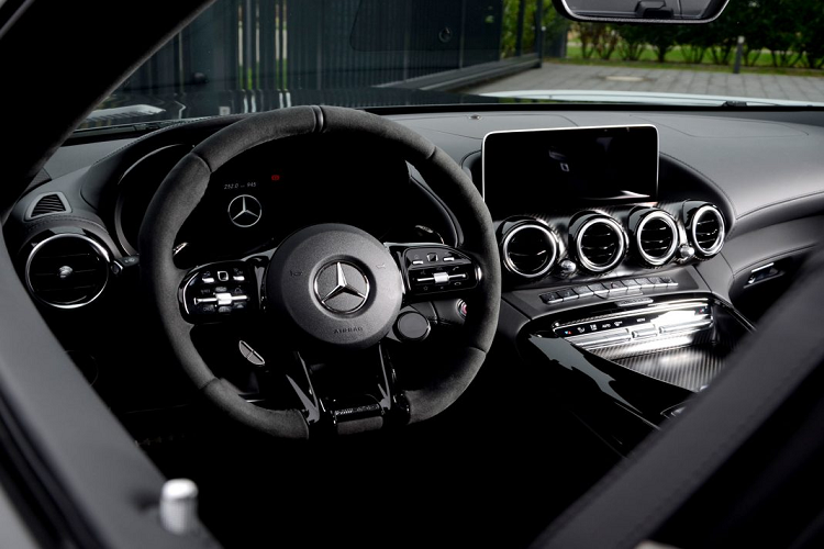 Mercedes-AMG GT R Roadster manh me va 