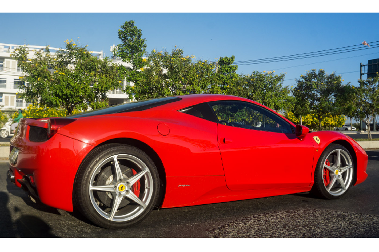 Sieu xe Ferrari 458 Italia tien ty tren pho Sai Gon-Hinh-4