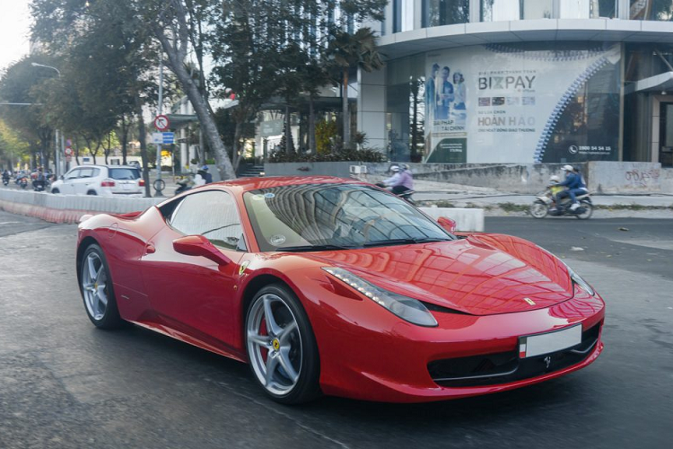 Sieu xe Ferrari 458 Italia tien ty tren pho Sai Gon-Hinh-8