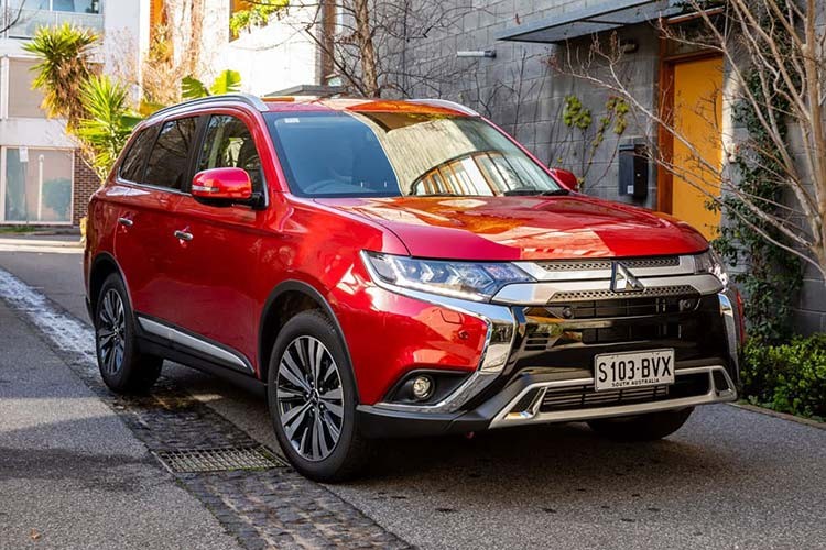 Chua ra mat Outlander 2020, Mitsubishi Viet Nam da giam 55 trieu-Hinh-2