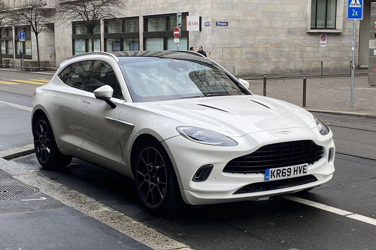 Sieu SUV Aston Martin DBX hon 4,6 ty lan dau xuong pho-Hinh-5