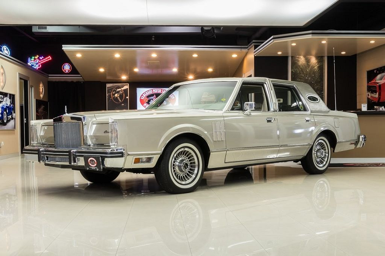 Lincoln Continental 1980 moi lan banh 2500 km ban 650 trieu dong