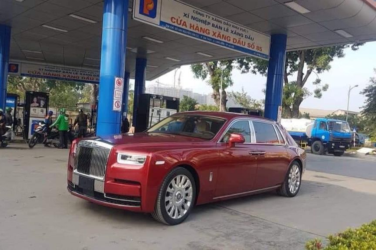 Xe sang Rolls-Royce Phantom VIII va Cullinan hon 100 ty o Ha Noi-Hinh-5