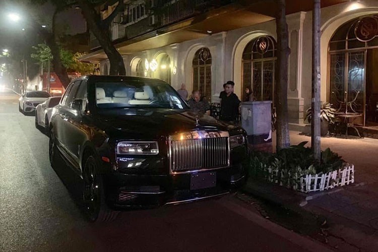 Xe sang Rolls-Royce Phantom VIII va Cullinan hon 100 ty o Ha Noi-Hinh-9