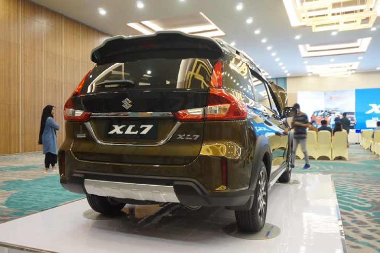 Suzuki XL7 tu 390 trieu dong tai Indonesia, sap ve Viet Nam-Hinh-3