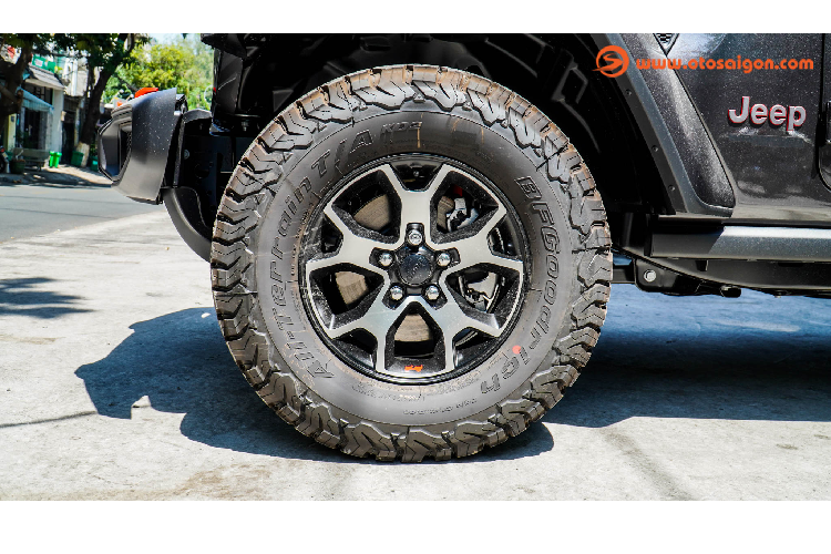 Can canh Jeep Wrangler Unlimited Rubicon hon 4 ty o Sai Gon-Hinh-3