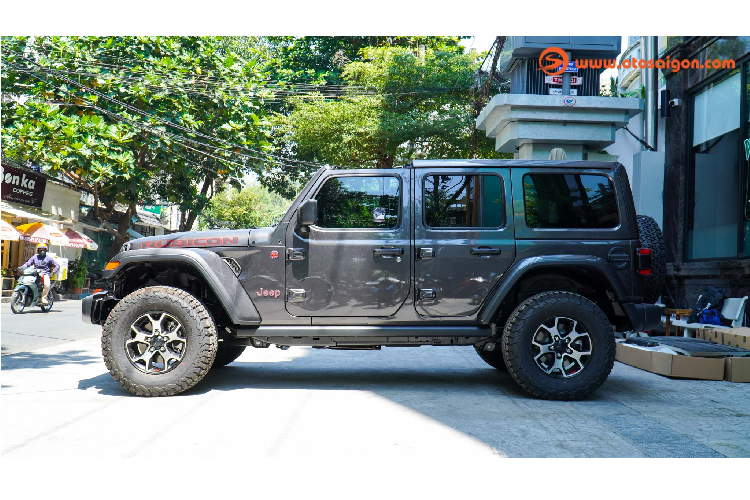 Can canh Jeep Wrangler Unlimited Rubicon hon 4 ty o Sai Gon-Hinh-4