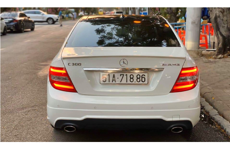 Can canh Mercedes-Benz C300 AMG Plus chi 860 trieu o Sai Gon-Hinh-7