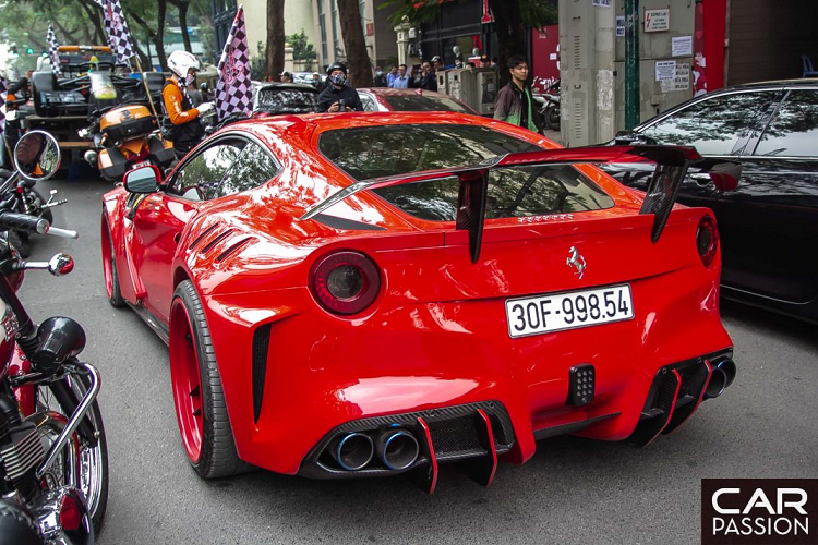 Sieu xe Ferrari F12 Berlinetta hon 22 ty lan banh tai Ha Noi-Hinh-4