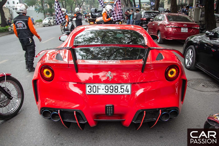 Sieu xe Ferrari F12 Berlinetta hon 22 ty lan banh tai Ha Noi-Hinh-9