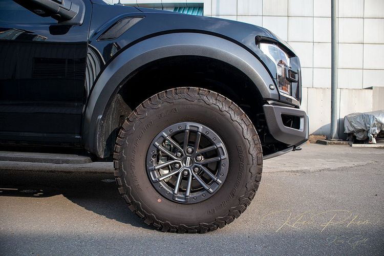 Sieu ban tai Ford F-150 Raptor Black Edition 2020, gia gap 3 lan Ranger Raptor-Hinh-3