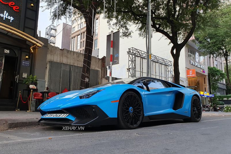 Lamborghini Aventador SV hon 30 ty 