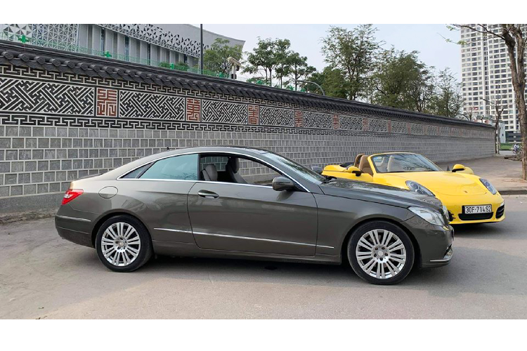 Mercedes-Benz E350 Coupe dung 10 nam, ban 860 trieu o Sai Gon-Hinh-2