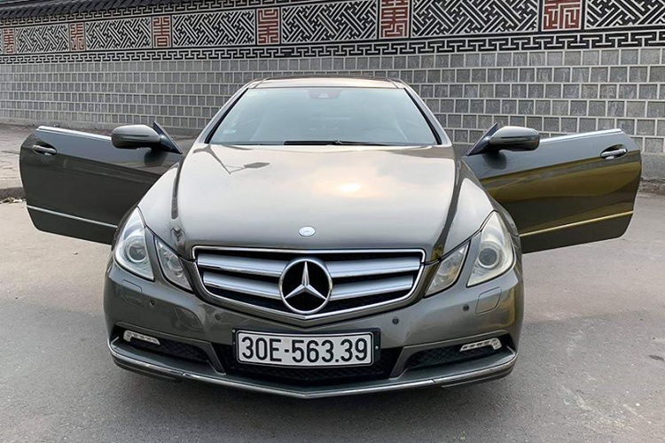 Mercedes-Benz E350 Coupe dung 10 nam, ban 860 trieu o Sai Gon