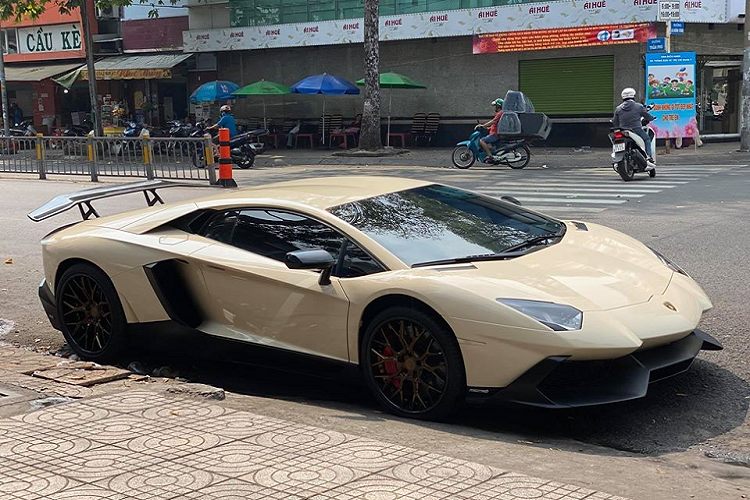 “Cong tu” Bac Lieu thay ao sieu xe Lamborghini Aventador hon 20 ty