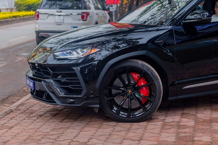 Sieu SUV Lamborghini Urus mau den hon 22 ty, doc nhat Viet Nam-Hinh-2