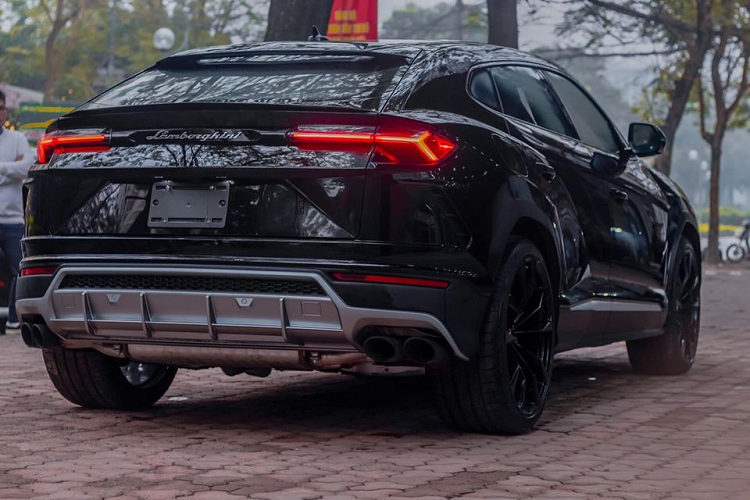 Sieu SUV Lamborghini Urus mau den hon 22 ty, doc nhat Viet Nam-Hinh-3