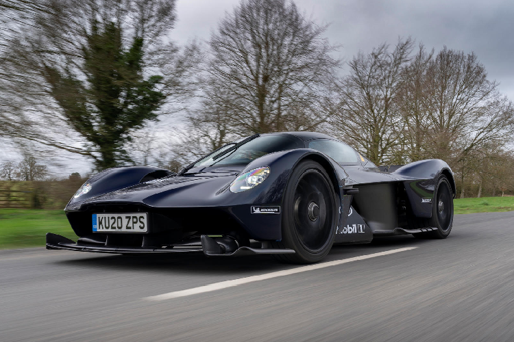 Sieu xe Aston Martin Valkyrie dau tien xuat hien tren duong pho-Hinh-4