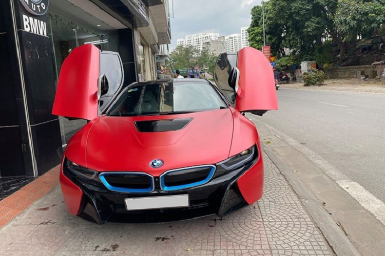 Sieu xe dinh dam mot thoi, BMW i8 chi 3,8 ty o Ha Noi