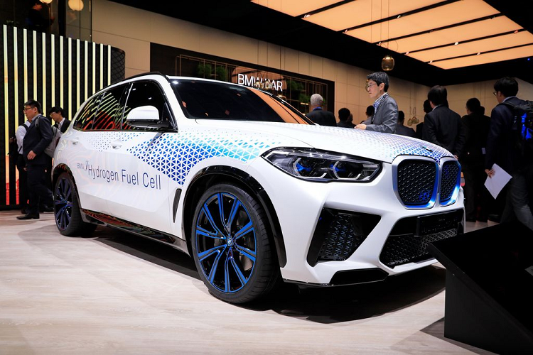 BMW X5 dung nhien lieu Hydro “chot” ngay ra mat nguoi dung