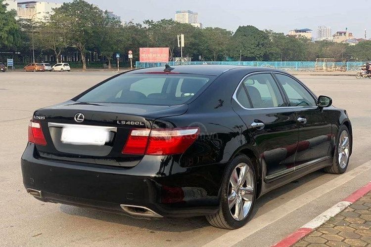 Xe sang Lexus LS 460L dung 11 nam rao ban 1,15 ty dong-Hinh-2