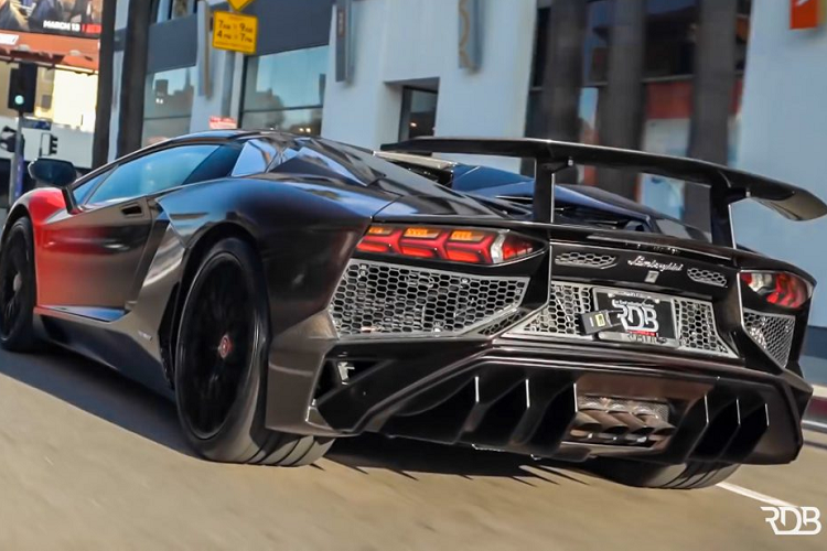 Chris Brown lai thay ao cho Lamborghini Aventador SV Roadster-Hinh-5
