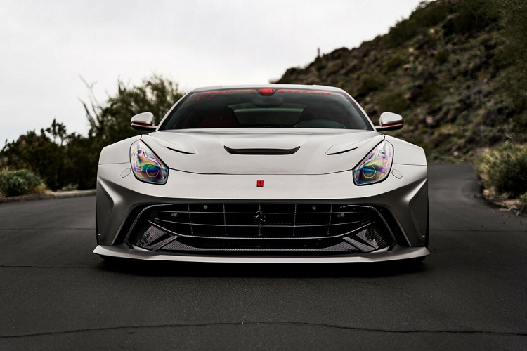 Sieu xe Ferrari F12 Berlinetta do chao ban 329.800 USD-Hinh-5