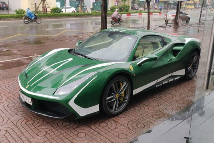 Ferrari 488 Spider cua dai gia Binh Phuoc lan banh ve Ha Noi-Hinh-7