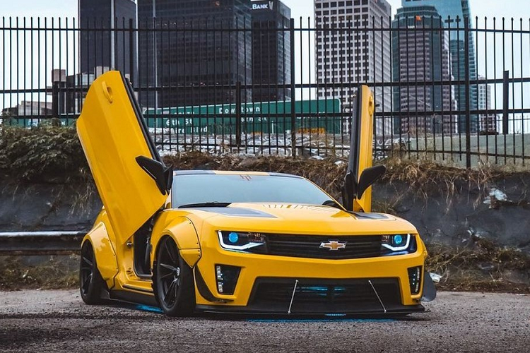 Xem fan cuồng Bumblebee độ Chevrolet Camaro siêu hầm hố