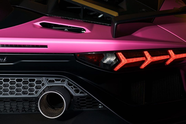 Sieu xe Lamborghini Aventador SVJ 63 