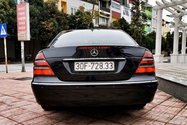 Xe sang Mercedes-Benz E220 may dau chi hon 460 trieu o Ha Noi-Hinh-7