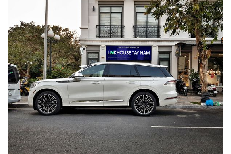 Dai gia Can tho chi 6 ty, tau Lincoln Aviator doc nhat Viet Nam-Hinh-6