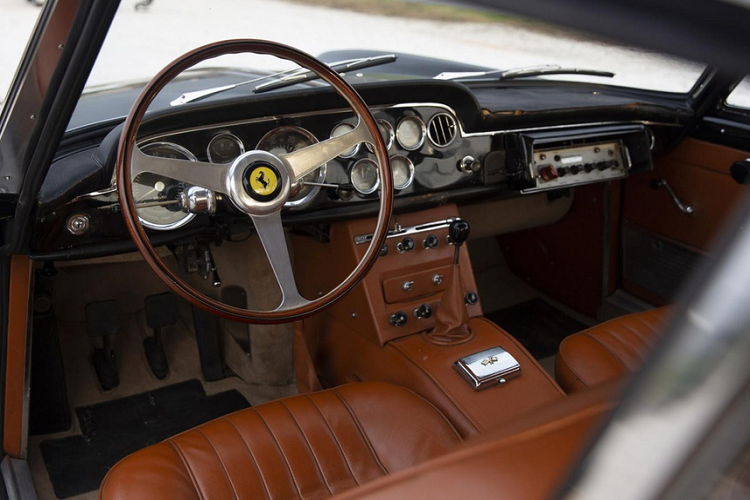 Dau gia sieu xe Ferrari 250 GTE cua canh sat Rome-Hinh-8