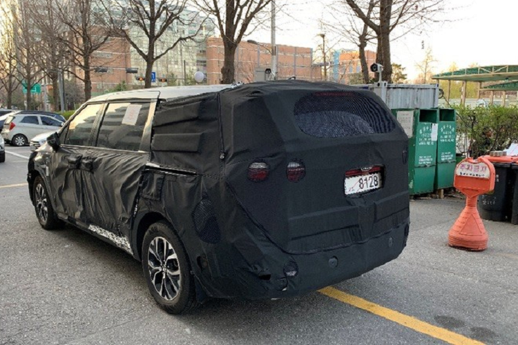 Kia Sedona 2021 co ca phien ban hang sang 