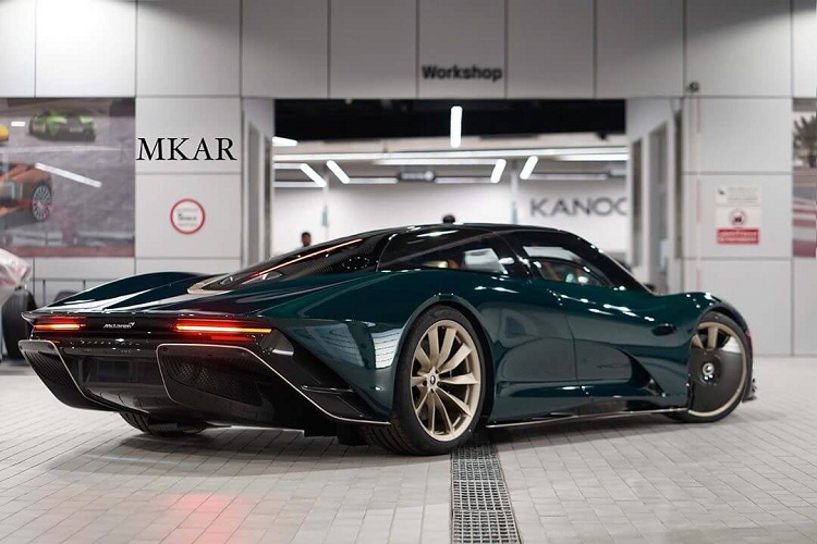 McLaren Speedtail khoac ao carbon xanh hang doc tai Bahrain-Hinh-3
