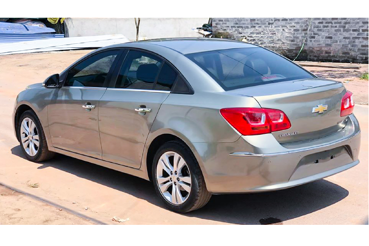 Chevrolet Cruze LTZ dung 3 nam chi hon 400 trieu tai Viet Nam-Hinh-3