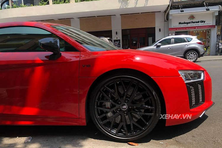 Sieu xe Audi R8 V10 Plus do ruc duoi nang Sai Gon-Hinh-3