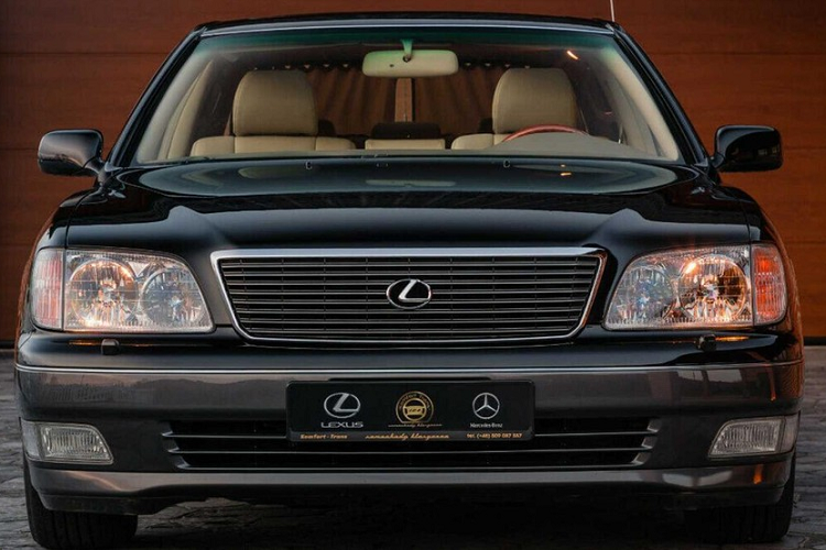 Lexus LS400 “dai ngoang” cua Tieu vuong A-Rap chi 991 trieu dong