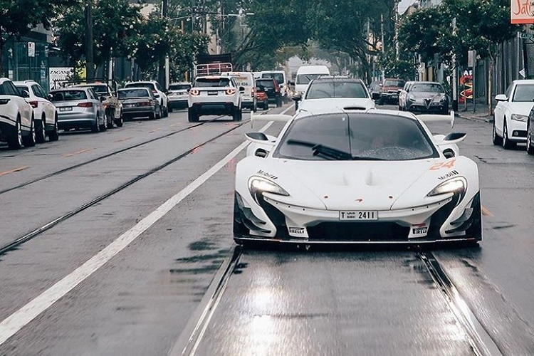 Sieu xe “2 trong 1” McLaren P1 GTR lan dau luot pho