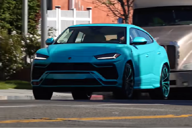 Sieu SUV Lamborghini Urus “loe loet” trong bo canh mau xanh-Hinh-7