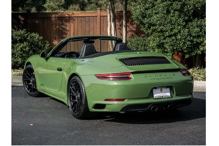 Sieu xe Porsche 911 Carrera GTS Cabriolet mau xanh Olive la mat-Hinh-4