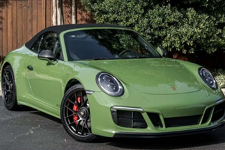 Sieu xe Porsche 911 Carrera GTS Cabriolet mau xanh Olive la mat