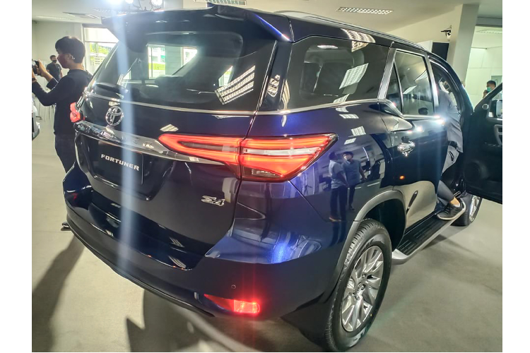 Toyota Fortuner 2021 ban 2.4 tieu chuan bi che it trang bi?-Hinh-9