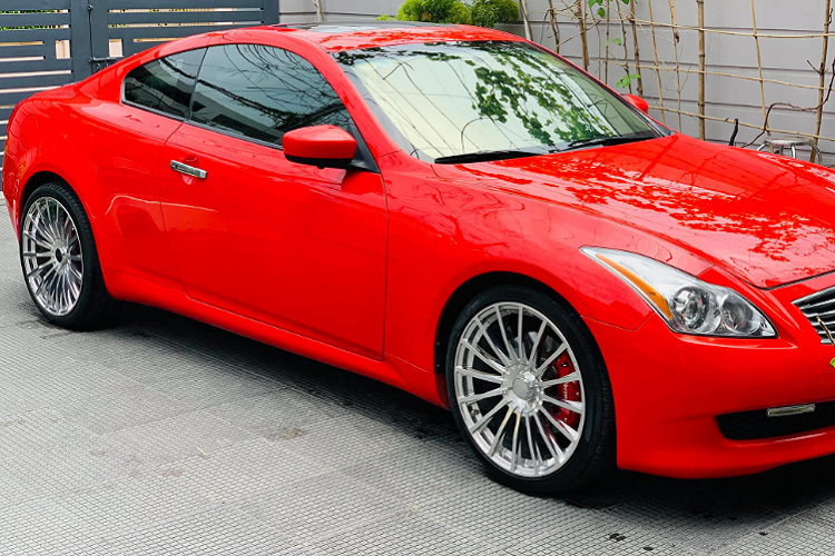 Infiniti G37 coupe dung 11 nam, 